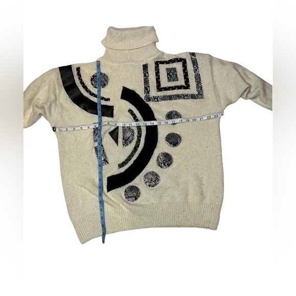 𝅺VICTORIA Plum turtleneck sweater silk angora lambswool fuzzy cream size L - Picture 11 of 11